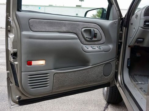 Used 1998 Chevrolet Silverado 1500 4x4 Extended Cab w/ Preferred Equipment Group 2 image 20