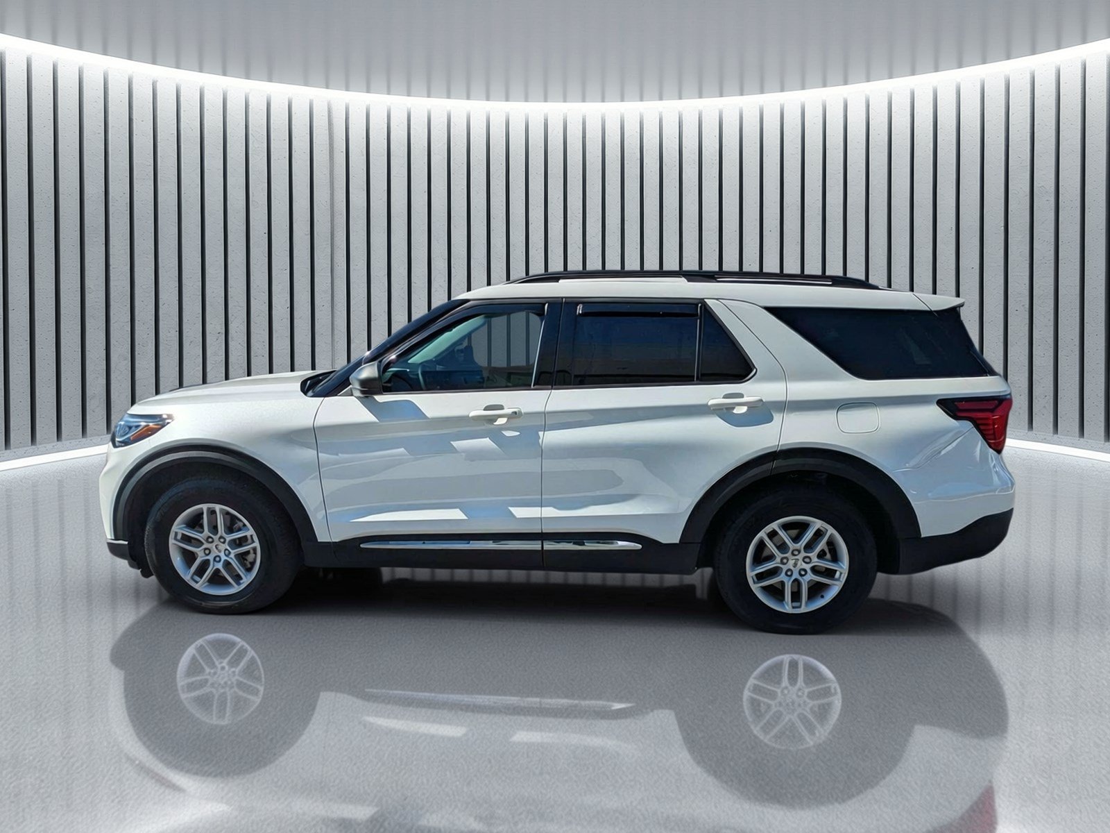 Used 2025 Ford Explorer Active w/ Active Comfort Package RWD image 9