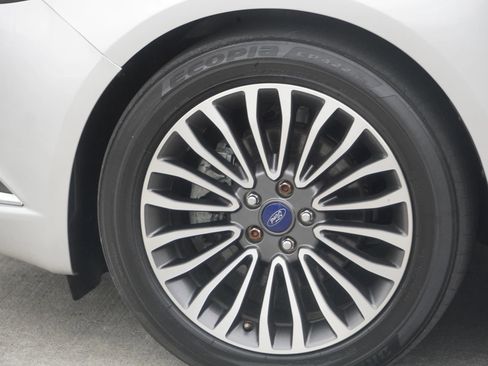 Used 2017 Ford Fusion SE image 18