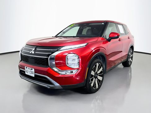 Used 2025 Mitsubishi Outlander SE FWD image 10