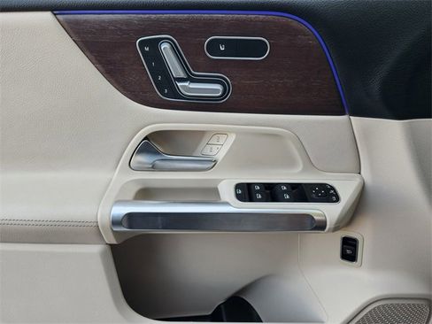 Used 2021 Mercedes-Benz GLB 250 image 24