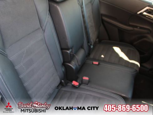 Used 2023 Mitsubishi Outlander SE image 9