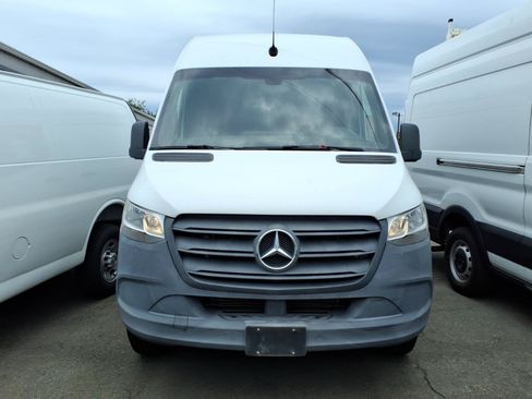 Used 2020 Mercedes-Benz Sprinter 2500 image 2