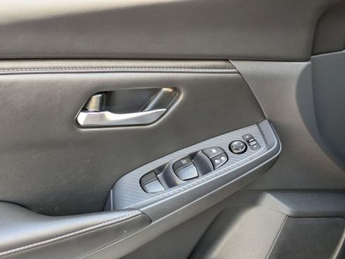 Used 2025 Nissan Sentra SV image 13