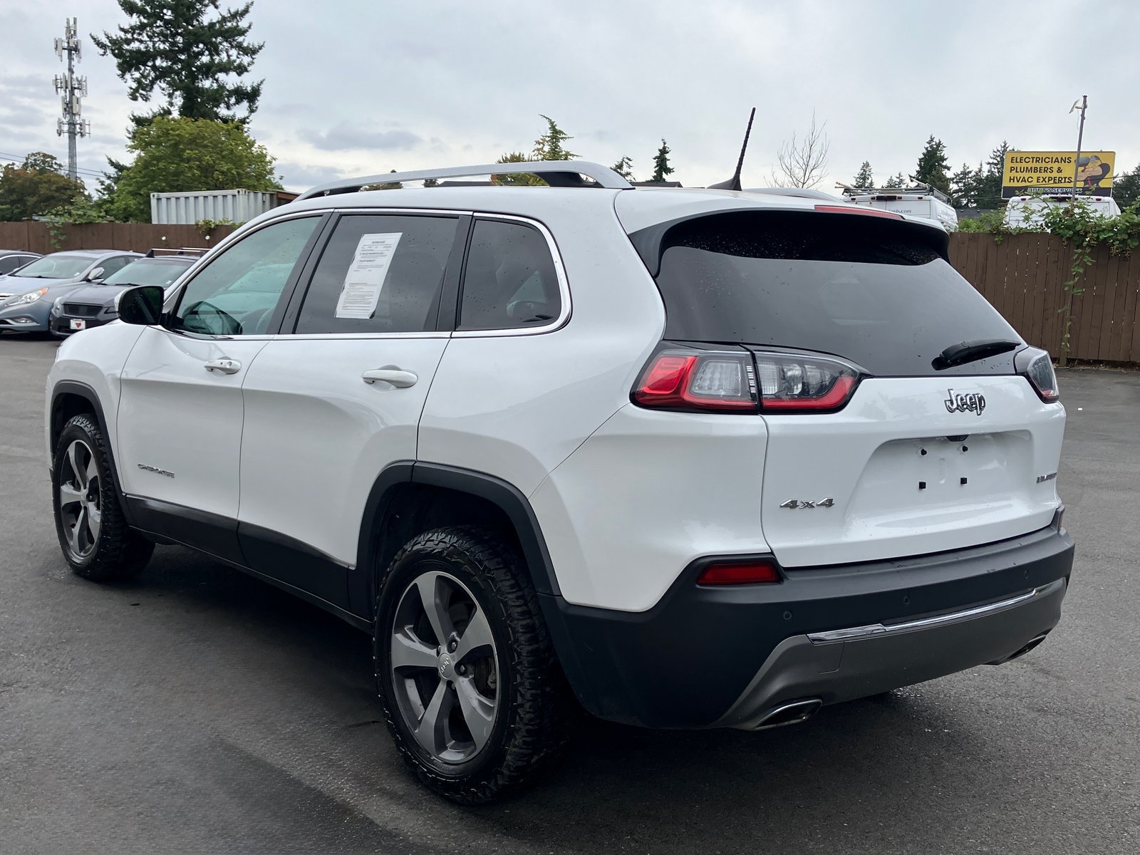 Used 2019 Jeep Cherokee Limited AWD/4WD image 6