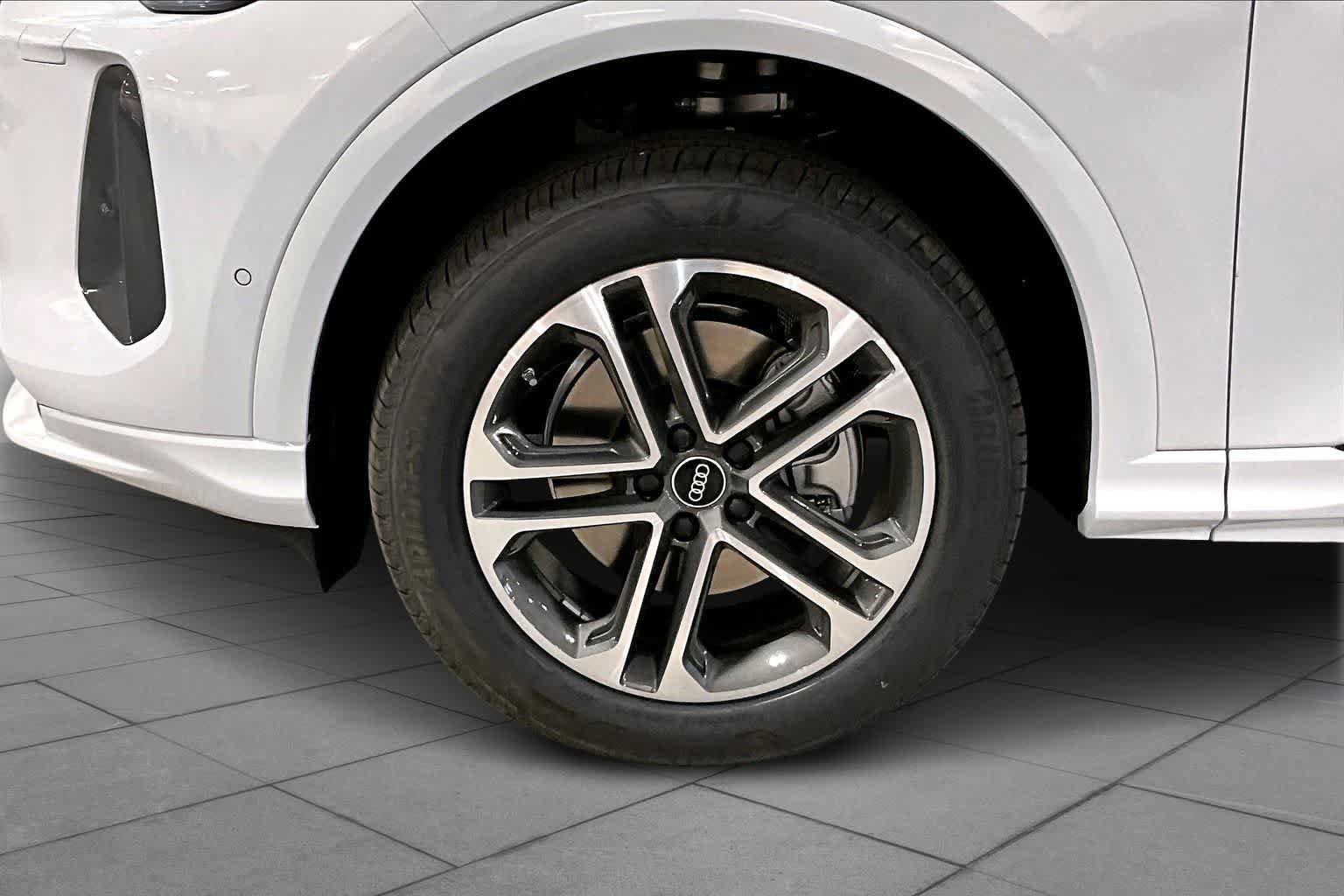 Used 2026 Audi Q5 Premium AWD/4WD image 11