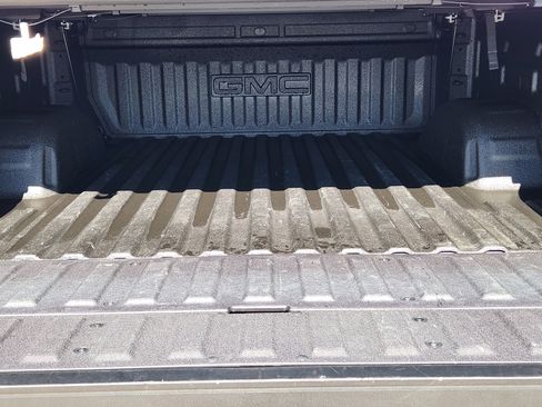 Used 2025 GMC Sierra 1500 SLT image 40