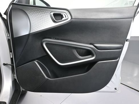 Used 2020 Kia Soul LX FWD image 38