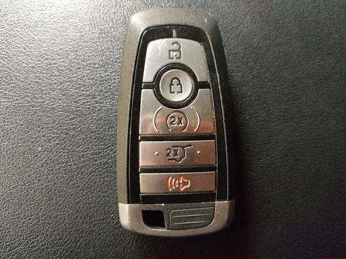 Used 2015 Ford Edge Titanium w/ Technology Package image 32