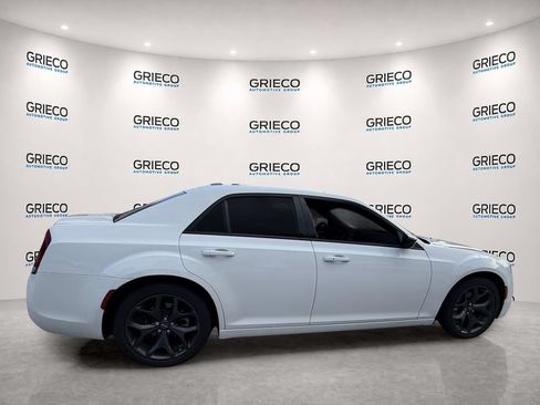 Used 2023 Chrysler 300 Touring w/ Safetytec Plus Group RWD image 8