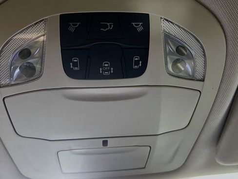 Used 2024 Chrysler Pacifica Touring-L image 22