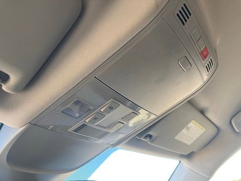 Used 2025 Volkswagen Taos SE image 26