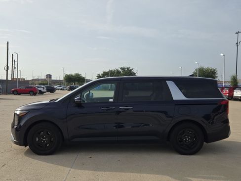 Used 2025 Kia Carnival FWD image 7