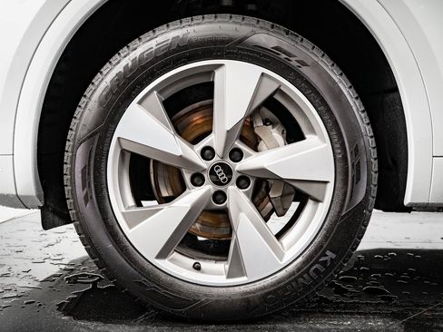 Used 2023 Audi Q5 2.0T Premium w/ Convenience Package image 12