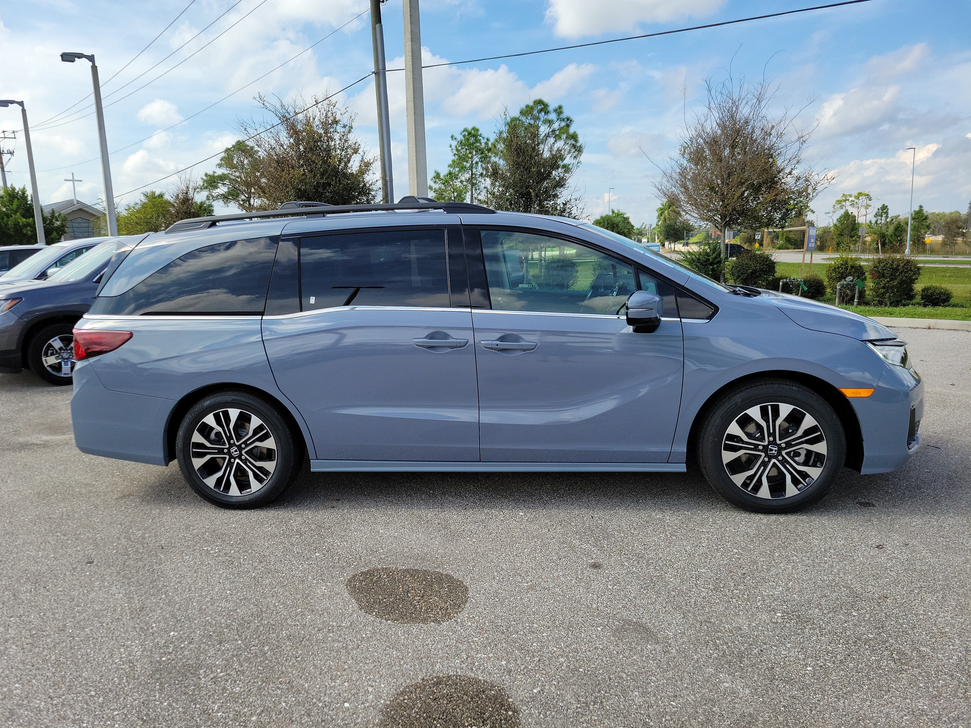 New 2027 Honda Odyssey Elite image 3
