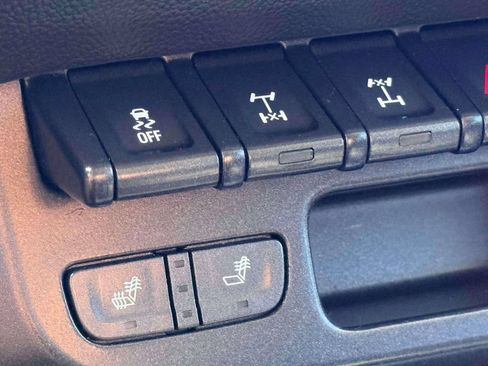 Used 2019 Chevrolet Colorado ZR2 w/ ZR2 Midnight Special Edition AWD/4WD image 26
