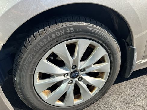 Used 2017 Subaru Legacy 2.5i Premium AWD/4WD image 8