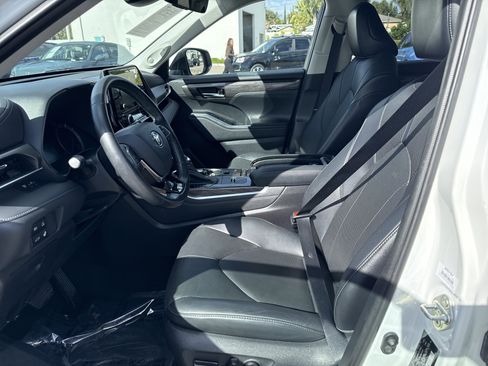 Used 2020 Toyota Highlander Limited image 13