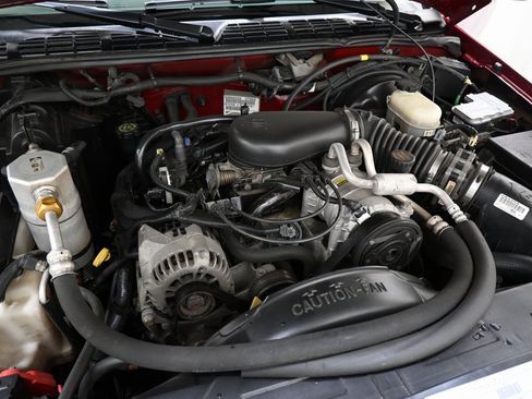 Used 2000 Chevrolet S10 Pickup LS w/ Preferred Equipment Group image 21