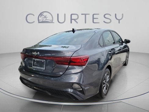 Used 2023 Kia Forte LXS w/ LXS Technology Package FWD image 3