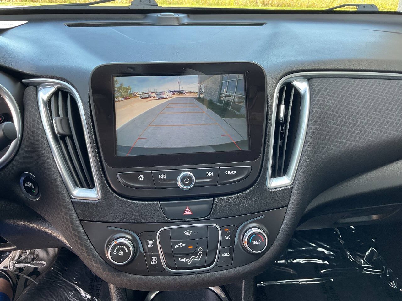 Used 2018 Chevrolet Malibu LT FWD image 19