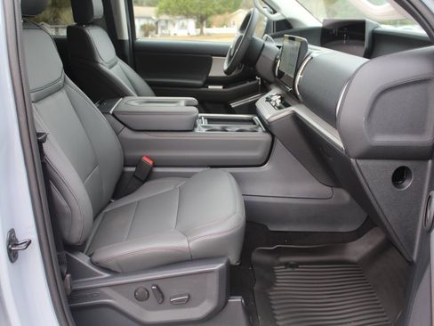 New 2025 Ford Expedition Active image 16