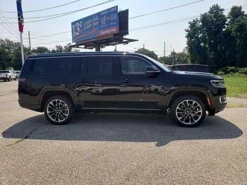 Used 2024 Jeep Wagoneer L Series III w/ Premium Group I AWD/4WD image 2