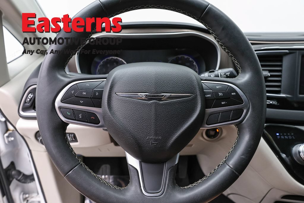 Used 2022 Chrysler Voyager LX FWD image 11