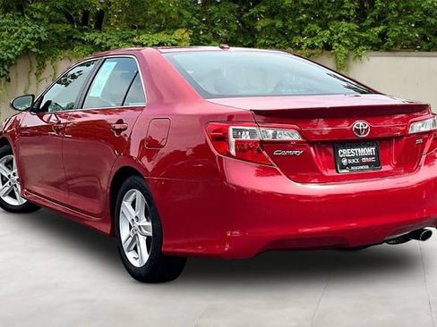 Used 2014 Toyota Camry SE w/ Moonroof Package FWD image 4