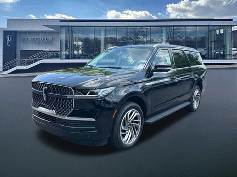 New 2026 Lincoln Navigator L Premier AWD/4WD image 3