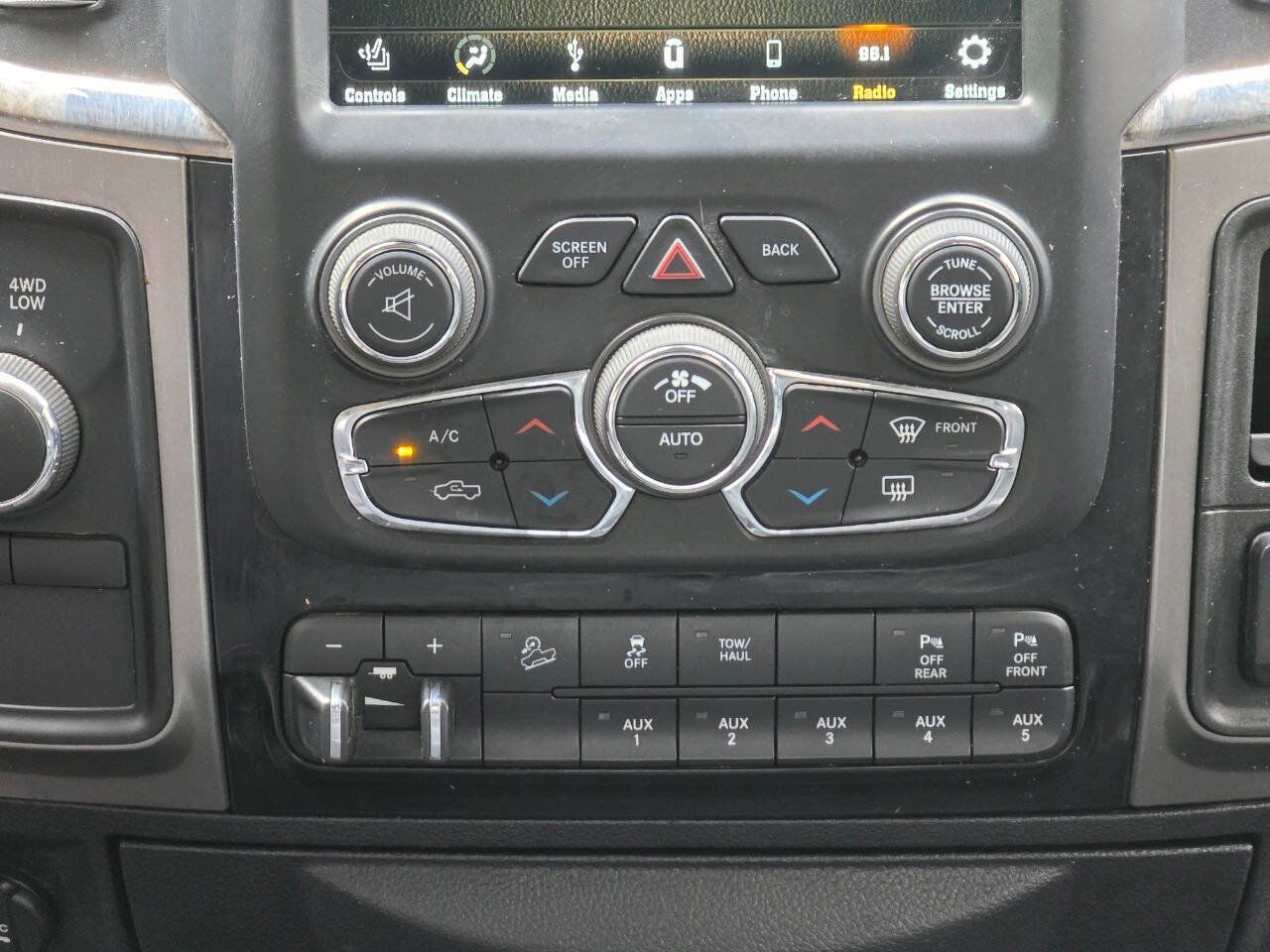 Used 2018 RAM 2500 Laramie w/ Sport Appearance Group AWD/4WD image 23