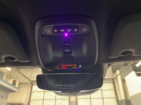 Used 2022 Volvo XC40 T5 R-Design w/ Advanced Package image 23