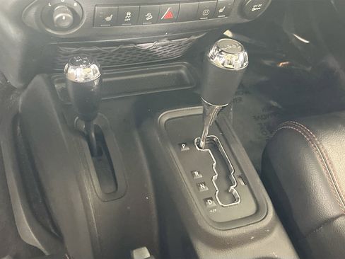 Used 2012 Jeep Wrangler Altitude image 15