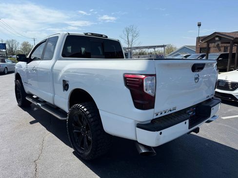 Used 2018 Nissan Titan SV w/ SV Convenience Package image 5