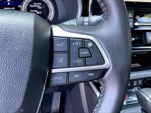 Used 2026 Toyota Highlander XSE AWD/4WD image 24