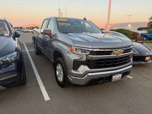 Used 2025 Chevrolet Silverado 1500 LT AWD/4WD image 3