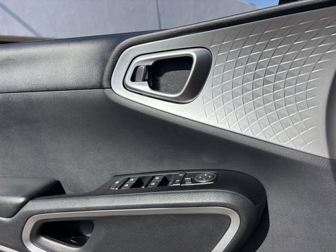 Used 2020 Kia Soul LX FWD image 19