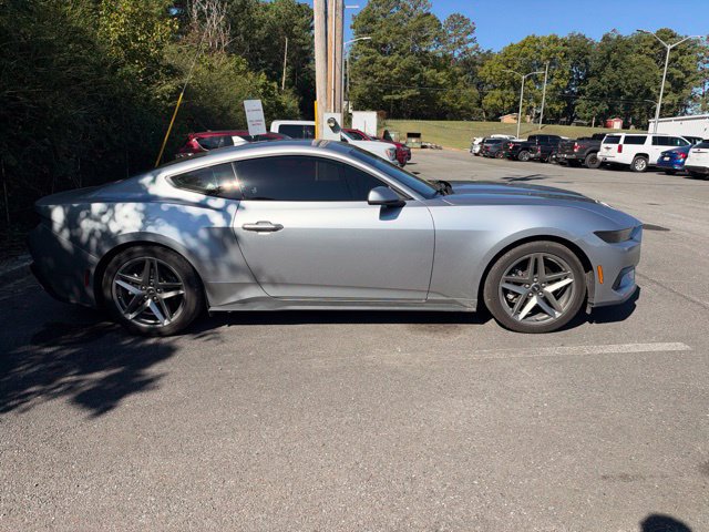 Used 2025 Ford Mustang Coupe RWD image 4