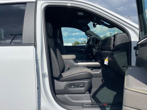 New 2026 Chevrolet Silverado 2500 ZR2 w/ LPO, Dark Essentials Package AWD/4WD image 16