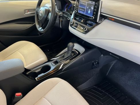 Used 2021 Toyota Corolla LE FWD image 15