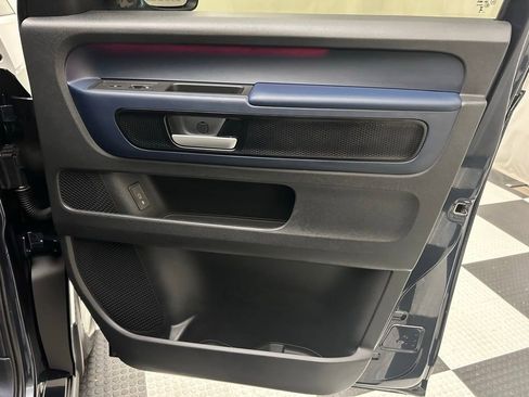 Used 2025 Volkswagen ID. Buzz Pro S Plus image 17