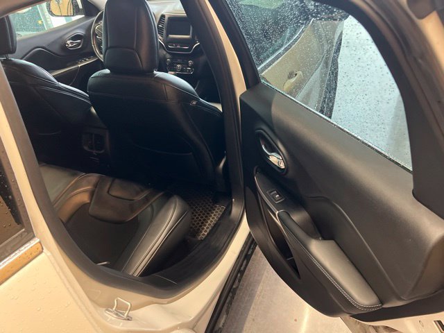 Used 2020 Jeep Cherokee Latitude Plus w/ Cold Weather Group AWD/4WD image 24