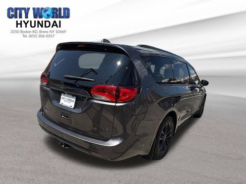 Used 2020 Chrysler Pacifica Touring-L AWD/4WD image 5