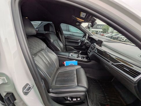 Used 2019 BMW 750i xDrive w/ Executive Package AWD/4WD image 29