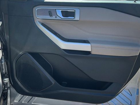 Used 2023 Ford Explorer Limited image 27