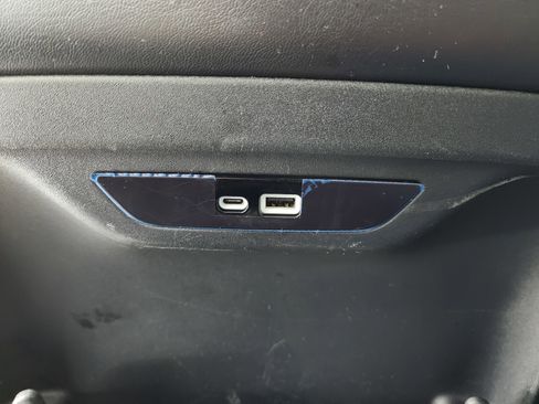 Used 2024 Chrysler Pacifica Touring-L image 39