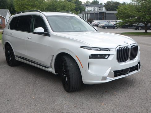 Used 2025 BMW X7 xDrive40i w/ Premium Package AWD/4WD image 6