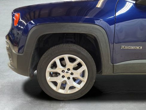 Used 2017 Jeep Renegade Latitude AWD/4WD image 24