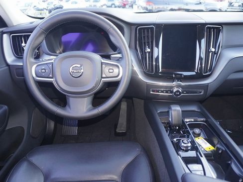 Used 2024 Volvo XC60 B5 Core image 12