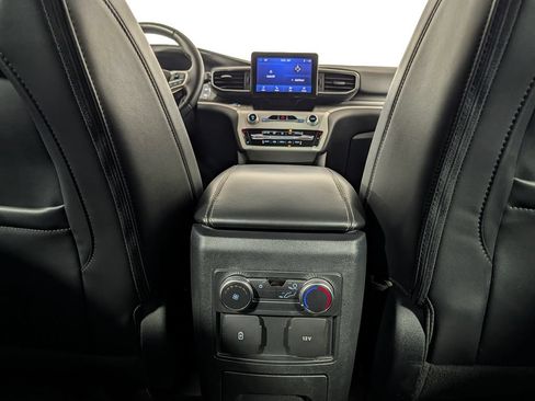 Certified 2022 Ford Explorer XLT w/ Equipment Group 202A RWD image 14